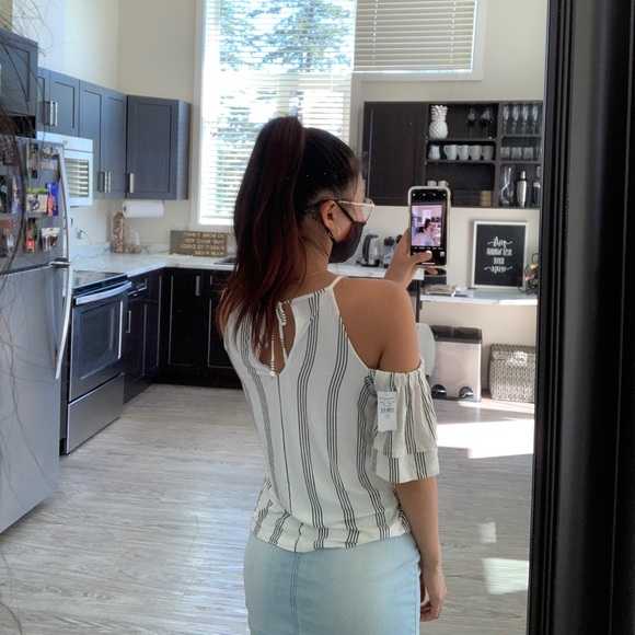 Cold Shoulder Striped Top - Picture 2 of 2